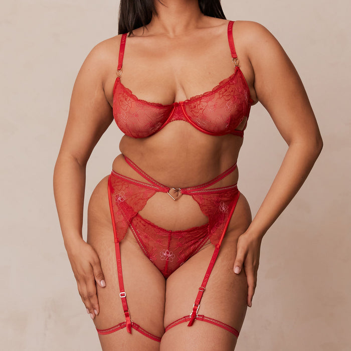 Melanie, 36D/XL