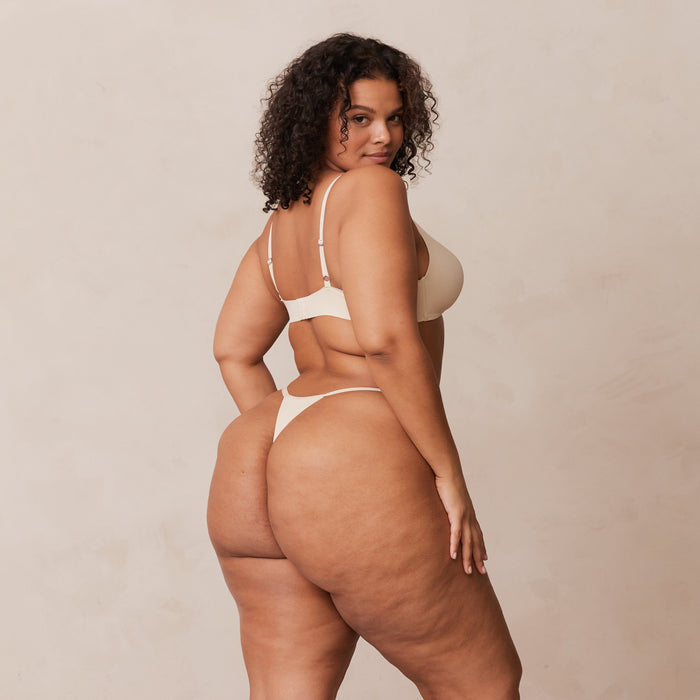 Leslie, 36DD/XL (Thong)