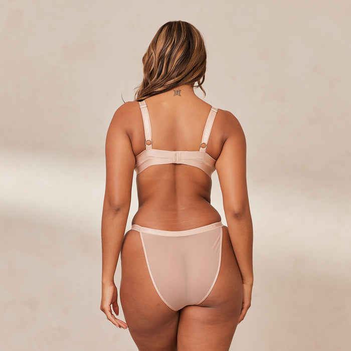 Nayeli, 34D/M (Briefs)