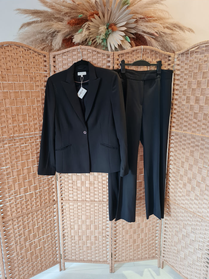 Austin Reed Black Trouser suit 14