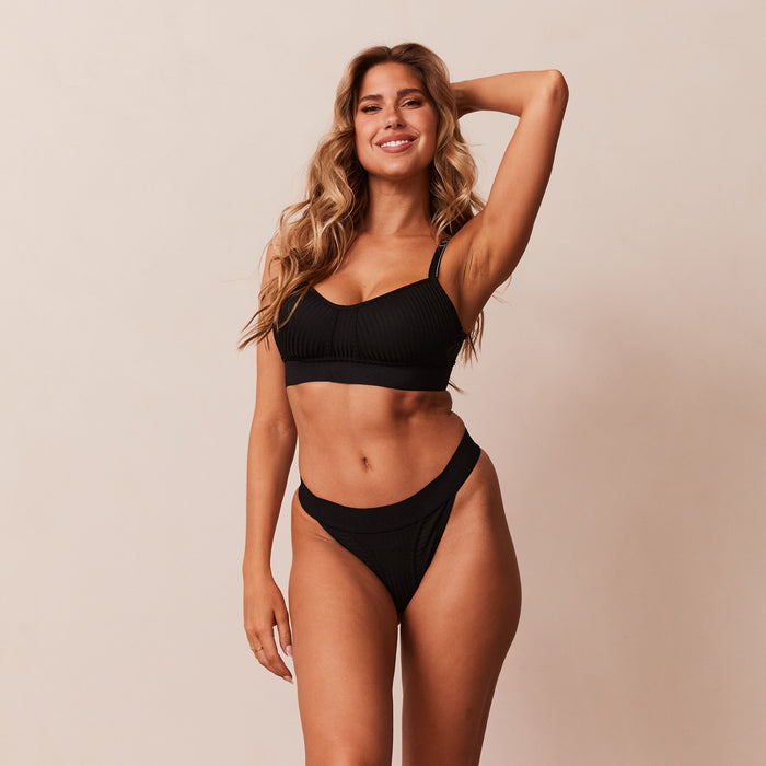 Kara, 34D/S