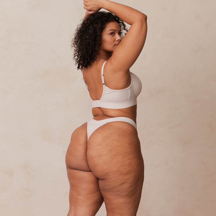 Leslie, 36DD/XL