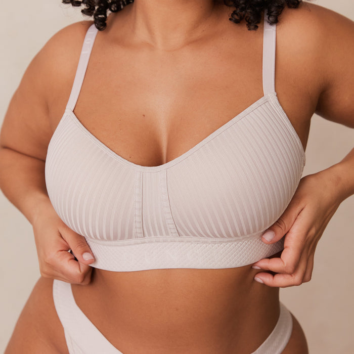 Leslie, 36DD/XL