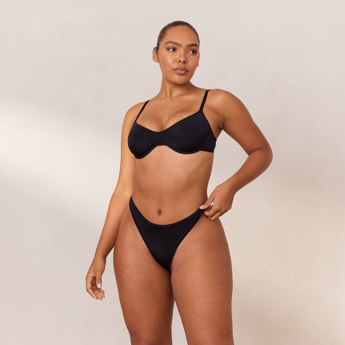 Amber, 36D/L