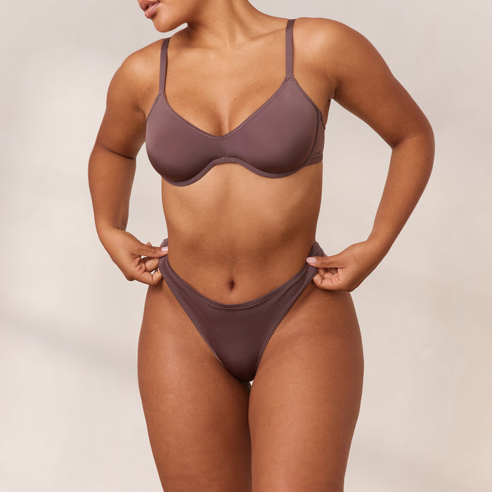 Amber, 36D/L