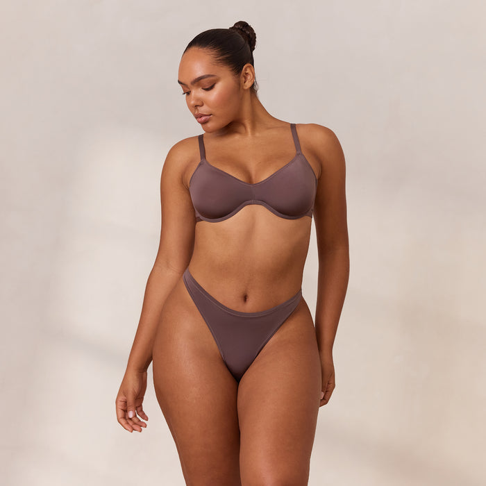 Amber, 36D/L