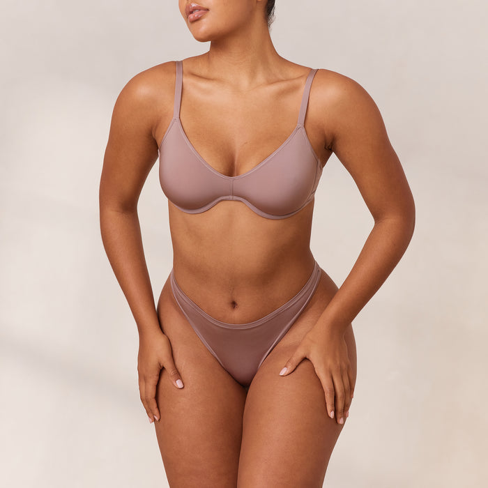 Amber, 36D/L