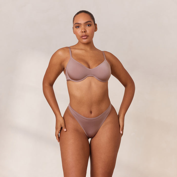 Amber, 36D/L