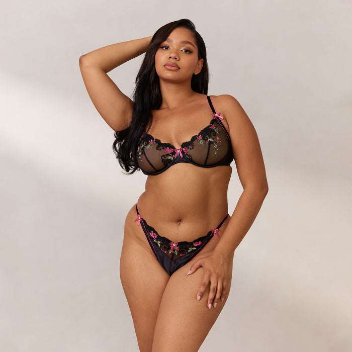 Melanie, 36DD/XL (G-string)