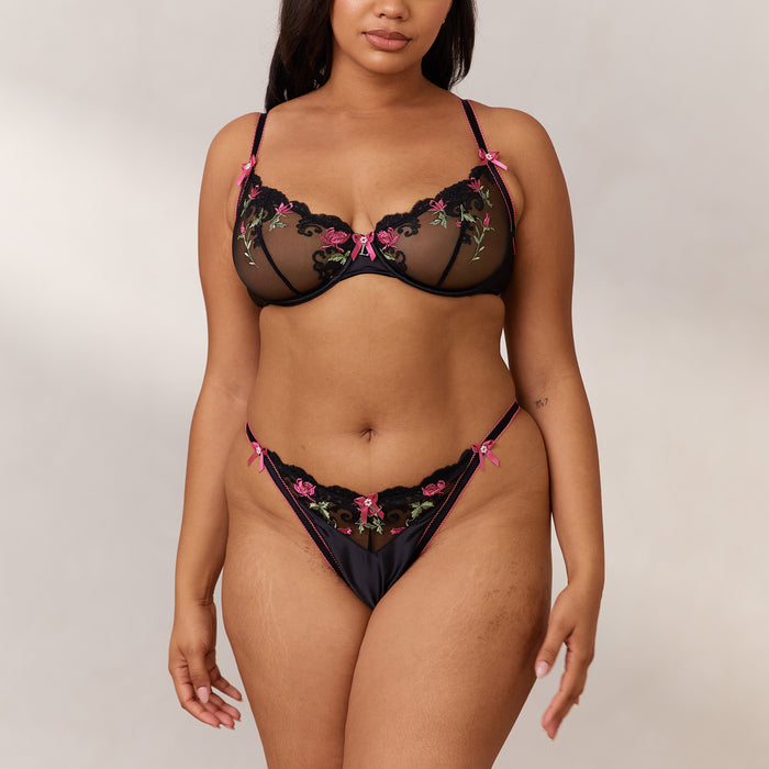 Melanie, 36DD/XL (G-string)