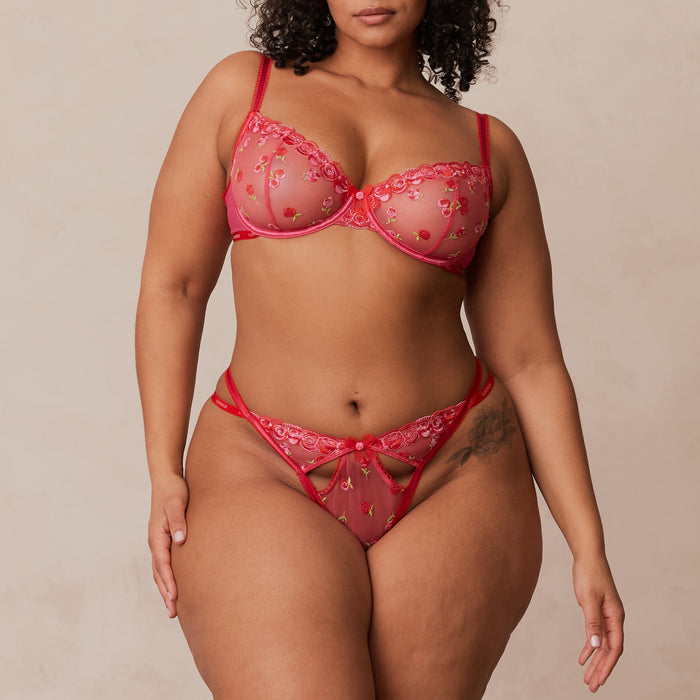 Leslie, 36DD/XL (G-String)