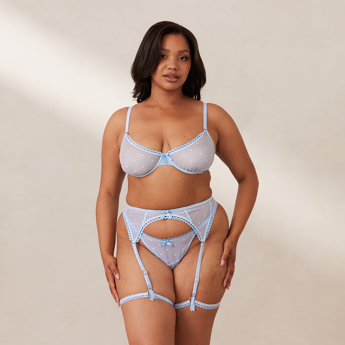 Melanie, 36D/XL