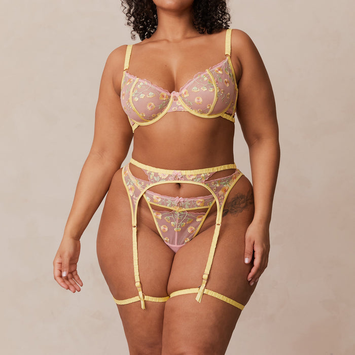 Leslie, 36DD/XL