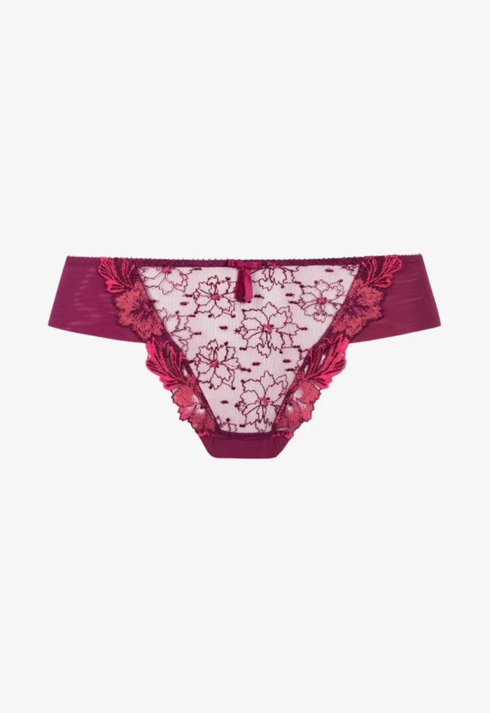 Clea Thong in Grenat