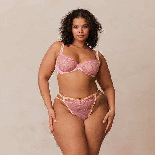 Leslie, 36DD/XL (Thong)