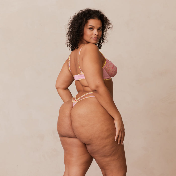 Leslie, 36DD/XL (Thong)