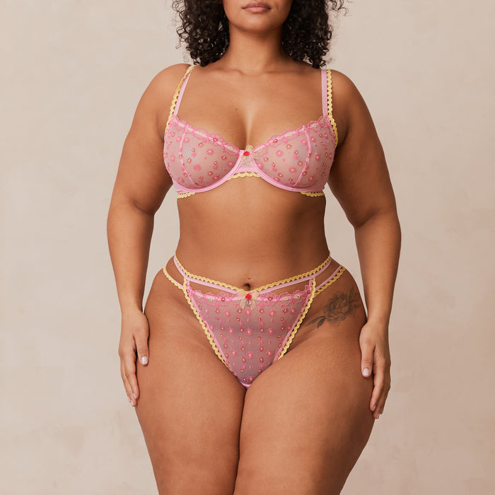 Leslie, 36DD/XL (Thong)