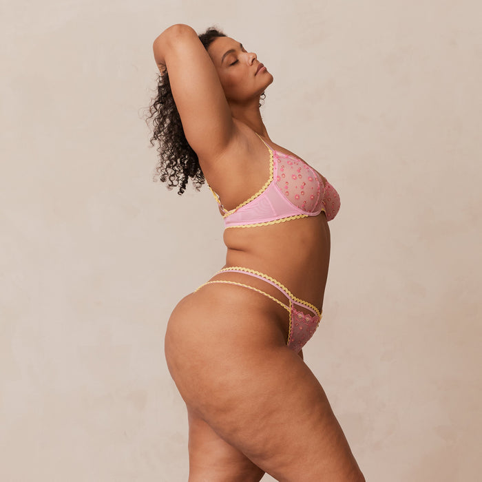 Leslie, 36DD/XL (Thong)