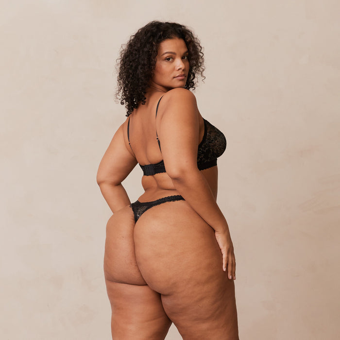 Leslie, 36DD/XL (Thong)