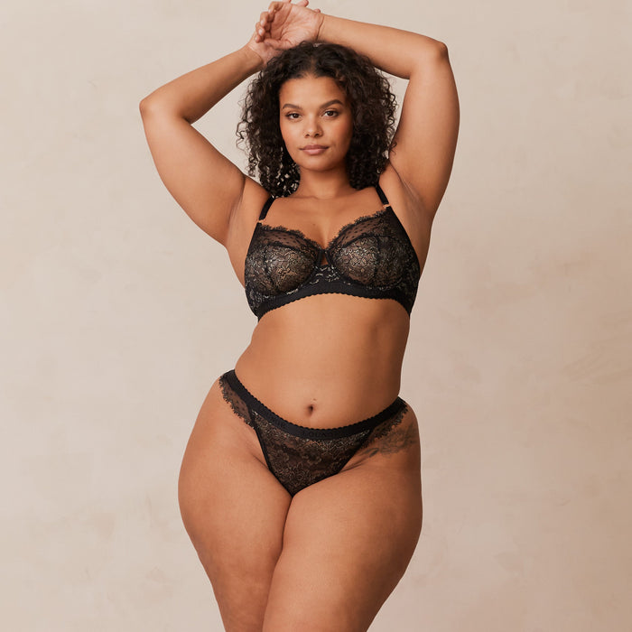 Leslie, 36DD/XL (Thong)