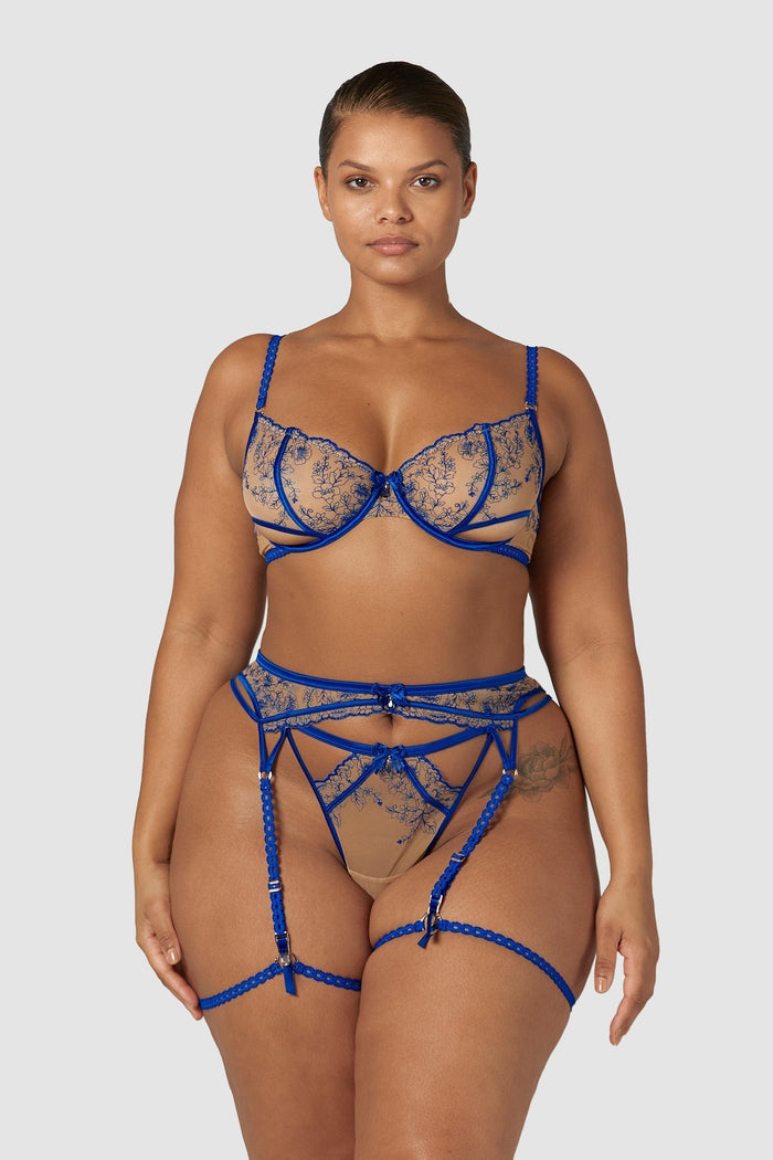 Leslie, 36DD/XL