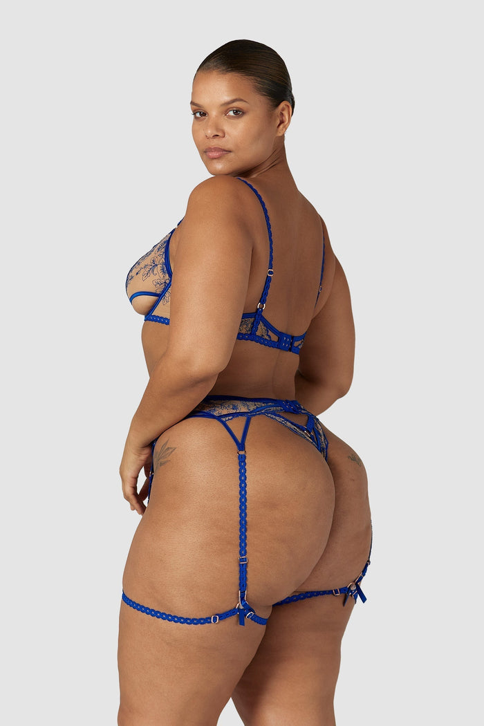 Leslie, 36DD/XL