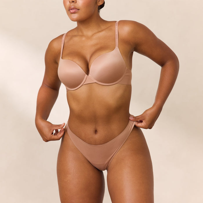 Amber, 36D/L