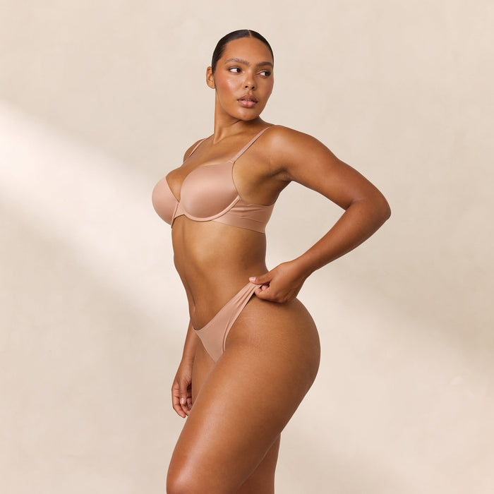 Amber, 36D/L