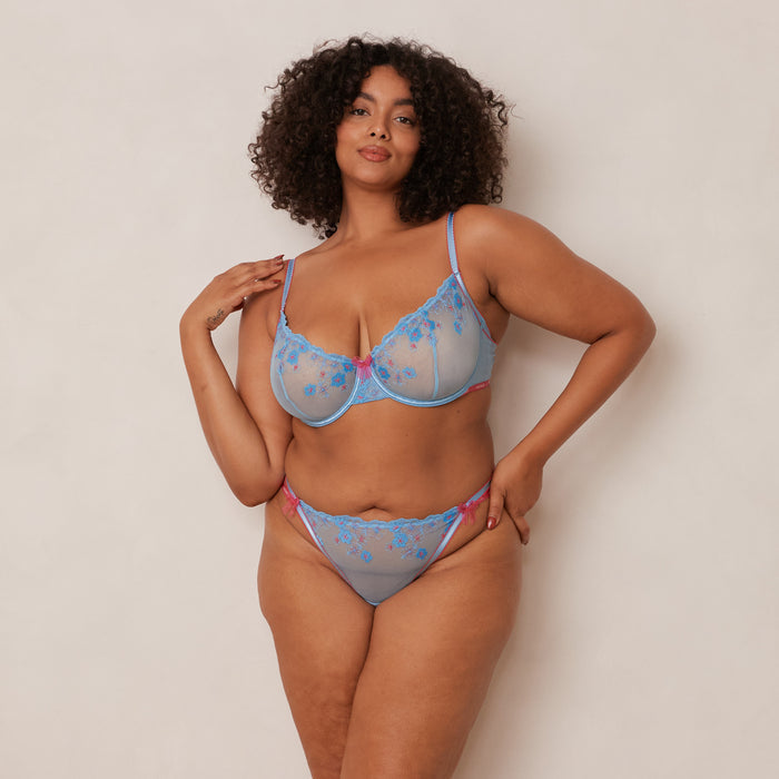 Courtney, 38F/XL (Thong)