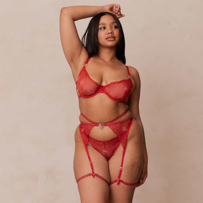 Melanie, 36D/XL