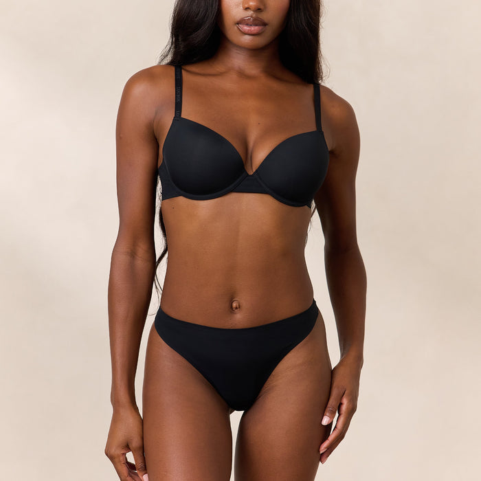 Amina, 34D/S
