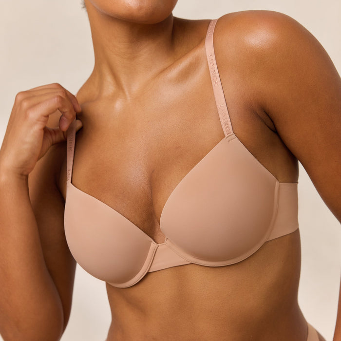 Amber, 36D/L