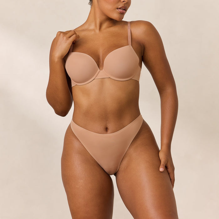 Amber, 36D/L