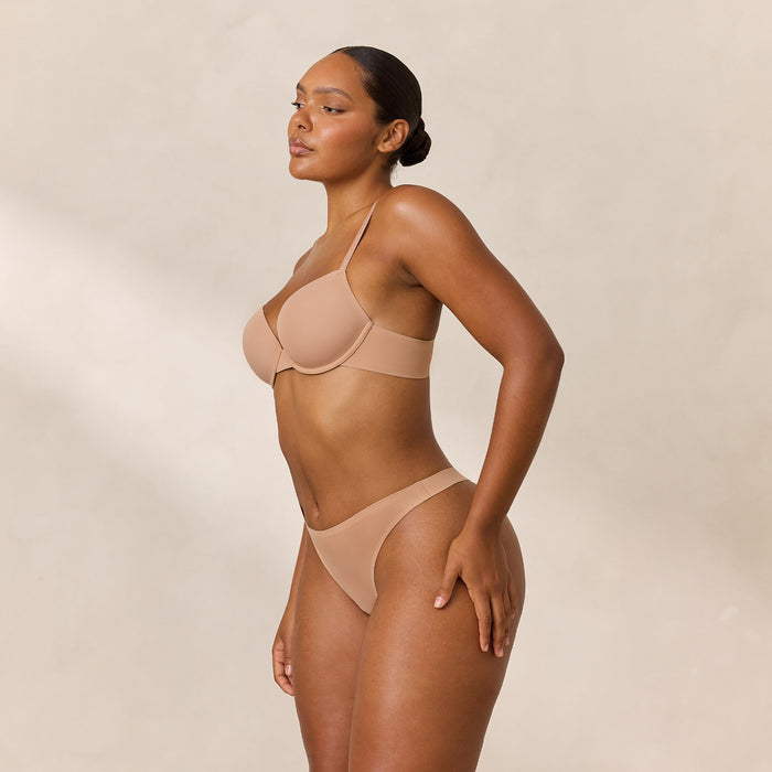 Amber, 36D/L