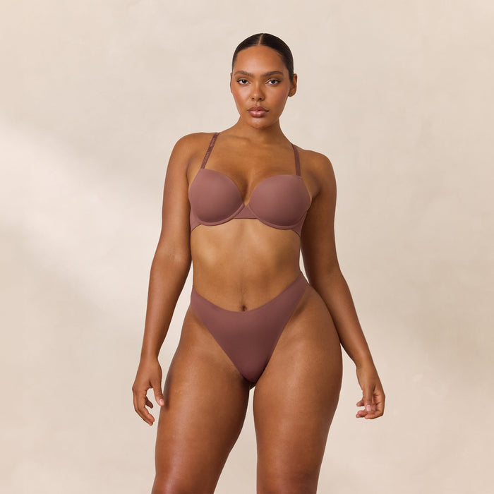 Amber, 36D/L