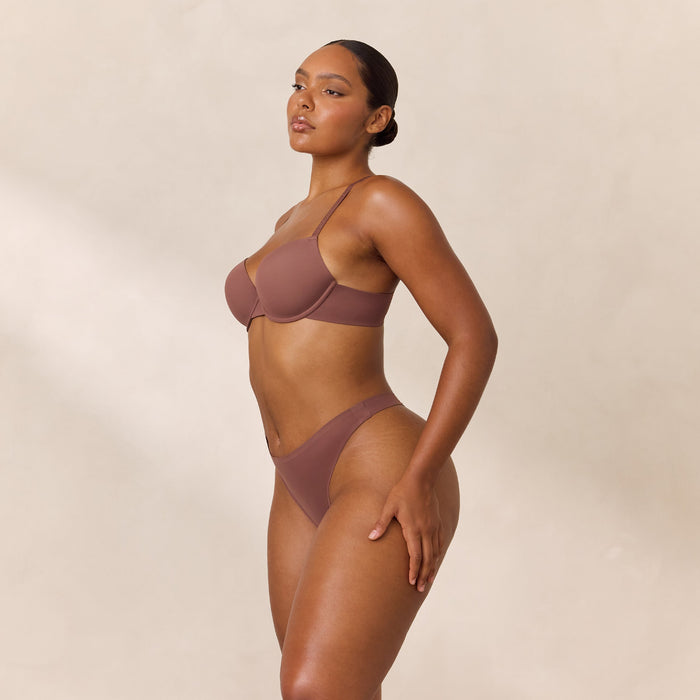 Amber, 36D/L