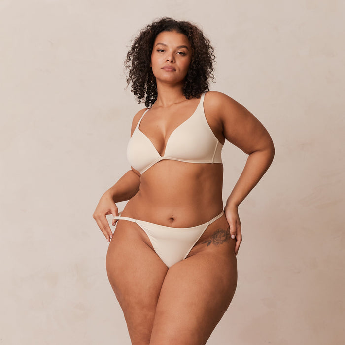 Leslie, 36DD/XL (Thong)