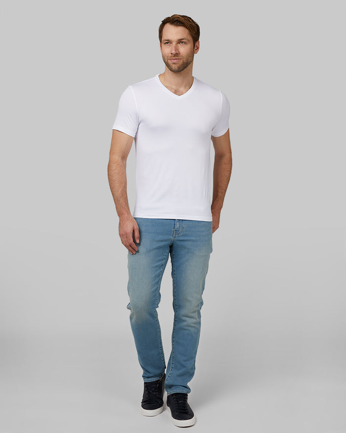 32 Degrees White _ Men's 4PK Cool Vneck T-Shirt {model:Kacey is 6'2", wearing size M}{bottom}{right}