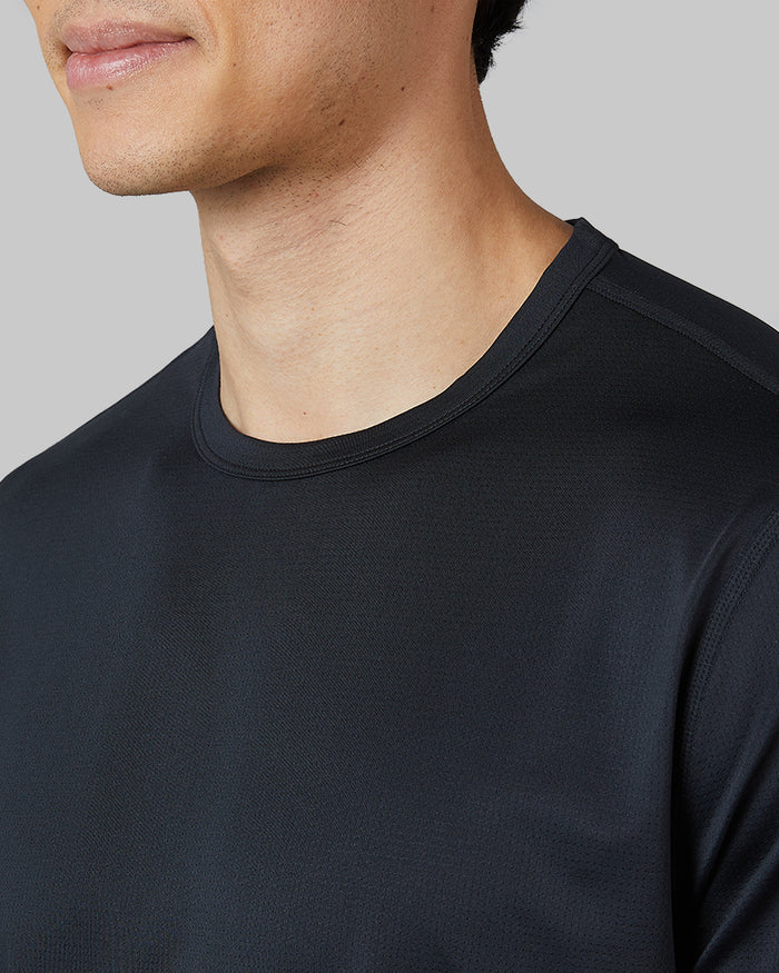 32 Degrees Stingray _ Men's Active Performance T-shirt {model: Warwick is 6'1", wearing size M}{bottom}{right} {bottom}{right}