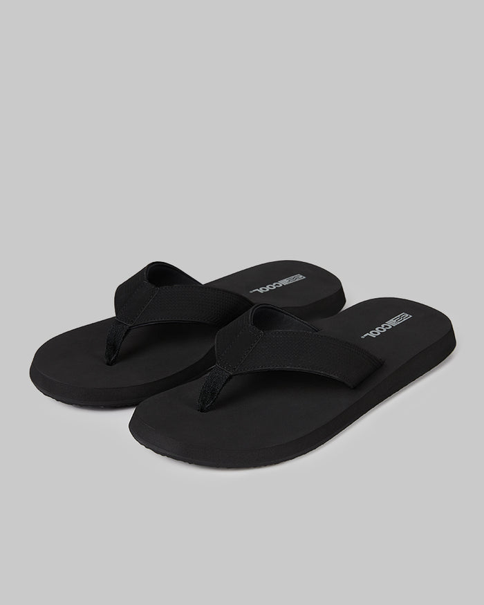 32 Degrees Black _ Men's Casual Comfort Flip Flops {bottom}{right}