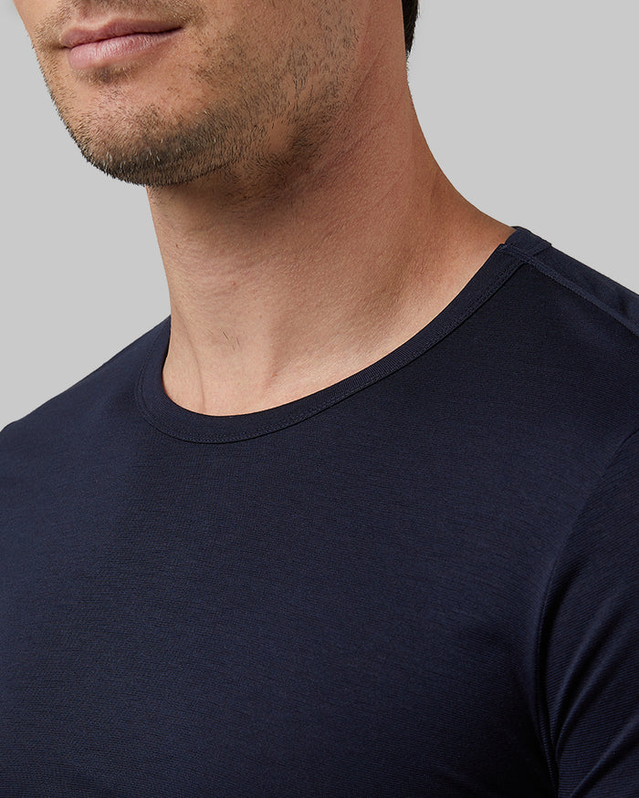 32 Degrees Stormy Night _ Men's Lightweight Baselayer Crew Top {model: Bobby is 6'1", wearing size M}{bottom}{right} {bottom}{right}