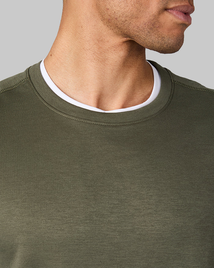32 Degrees Military _ Men's Luxe Flex Long Sleeve Crew Top {model: Quinten is 6'1", wearing size M}{bottom}{right} {bottom}{right}