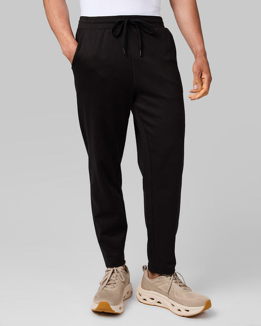32 Degrees Black_ Men's Luxe Flex Pant {model: Quinten is 6'1", wearing size M}{bottom}{right} {bottom}{right}