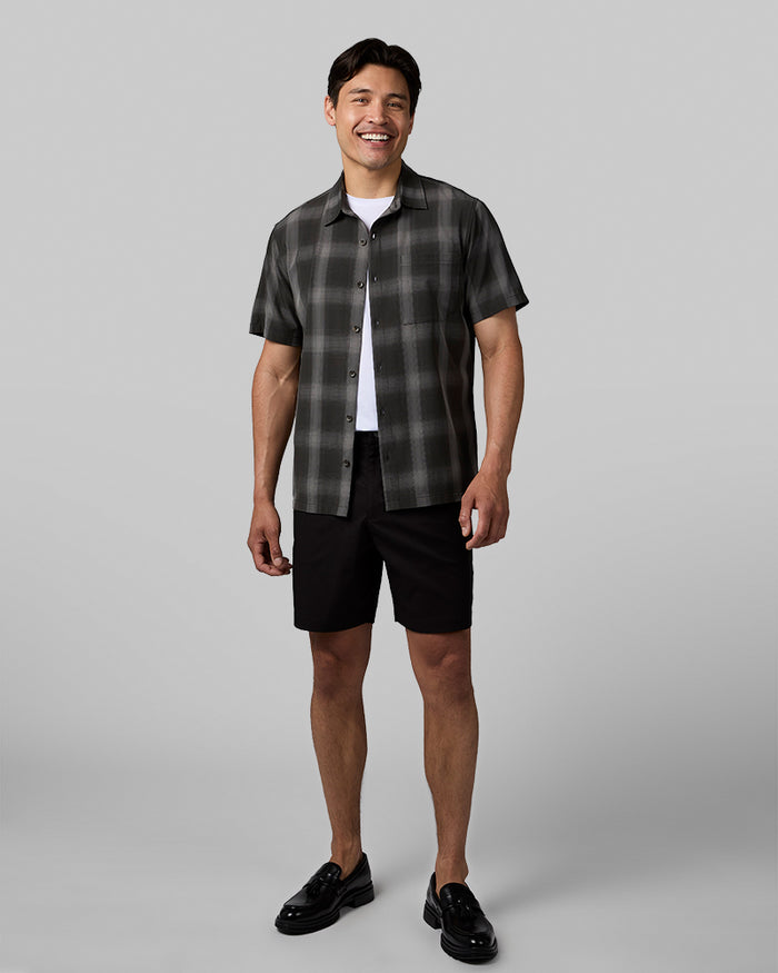 32 Degrees Black _ Men's Twill Tech 7" Short {model: Weston is 6"and wearing size M}{bottom}{right} {bottom}{right}