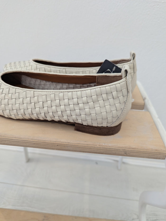M&S Cream Pumps 6 NWT RRP £45