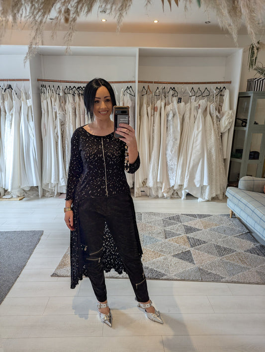 Ozai N Ku black dip hem top M