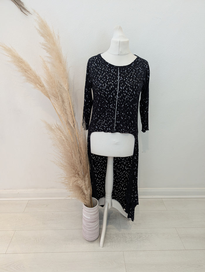 Ozai N Ku black dip hem top M