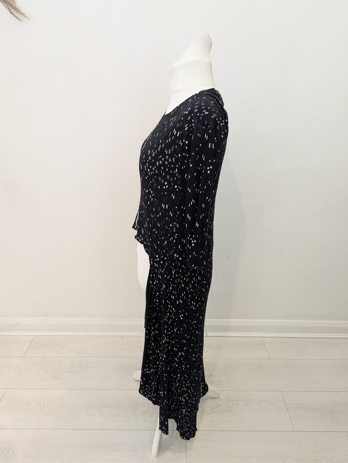 Ozai N Ku black dip hem top M