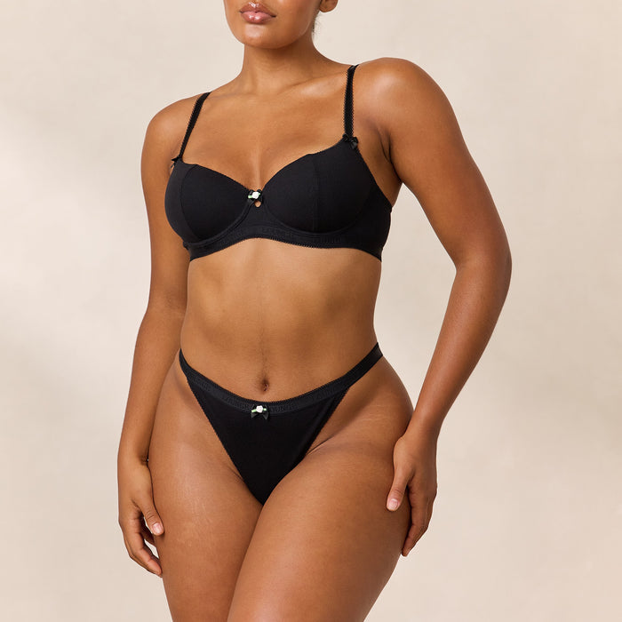 Amber, 36D/L