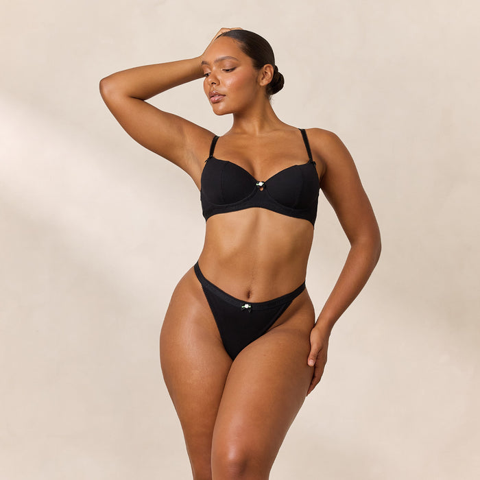 Amber, 36D/L